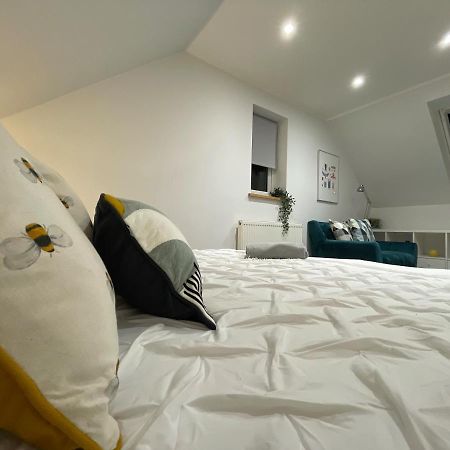 Unique Luxury Detached Apartment In Windsor That Sleeps 4 Exterior photo