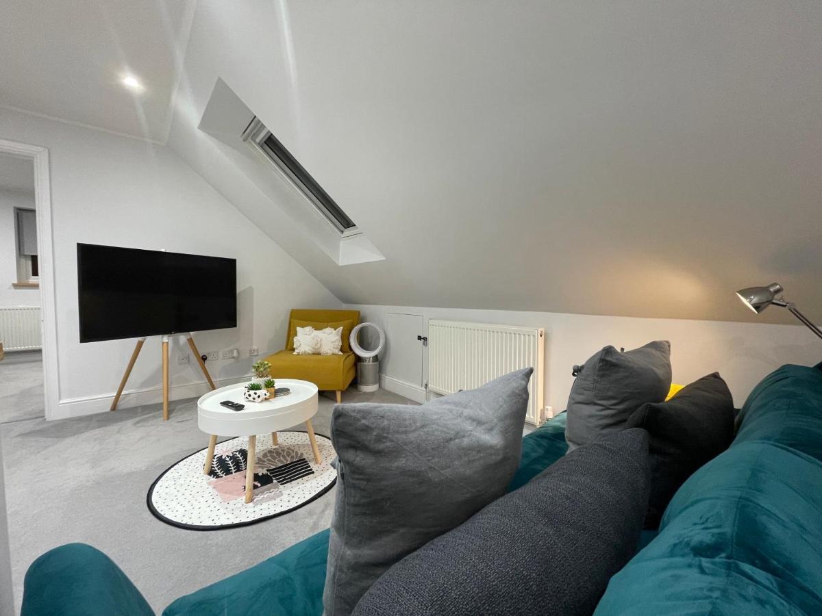 Unique Luxury Detached Apartment In Windsor That Sleeps 4 Exterior photo