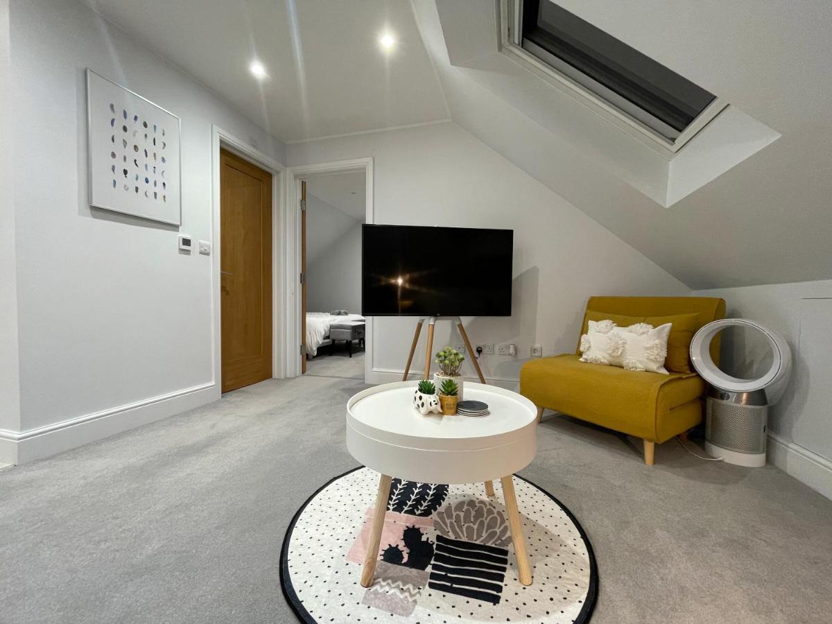 Unique Luxury Detached Apartment In Windsor That Sleeps 4 Exterior photo
