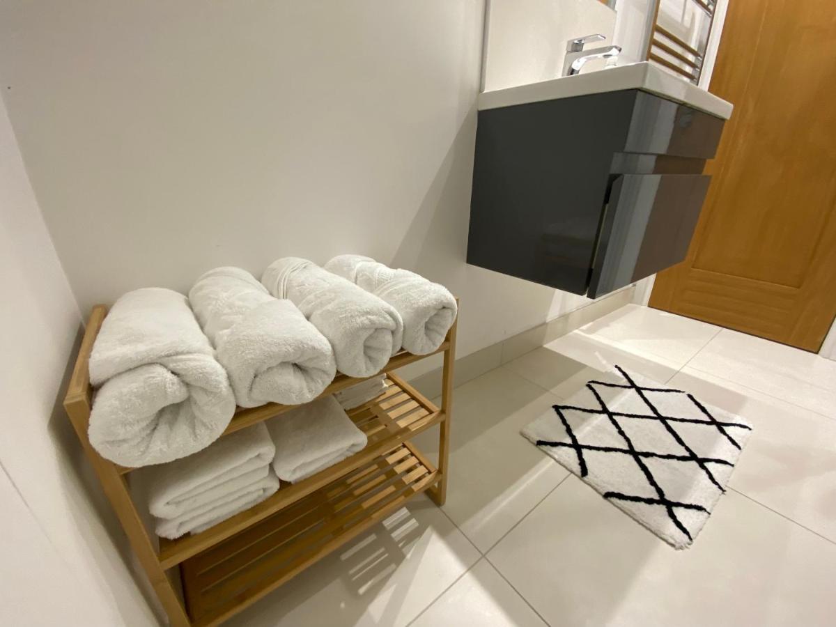 Unique Luxury Detached Apartment In Windsor That Sleeps 4 Exterior photo