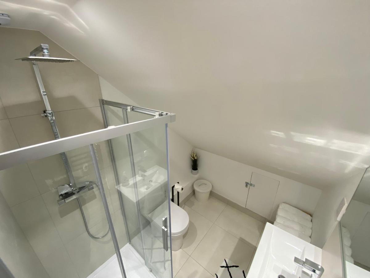 Unique Luxury Detached Apartment In Windsor That Sleeps 4 Exterior photo
