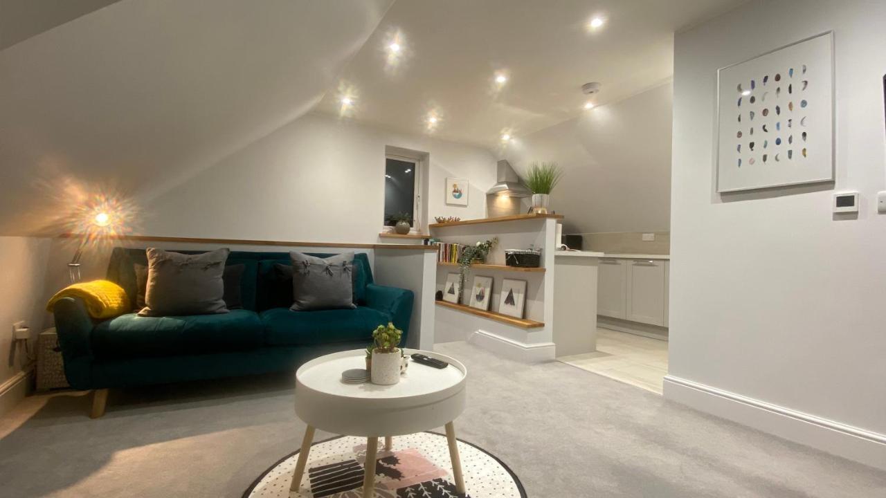 Unique Luxury Detached Apartment In Windsor That Sleeps 4 Exterior photo