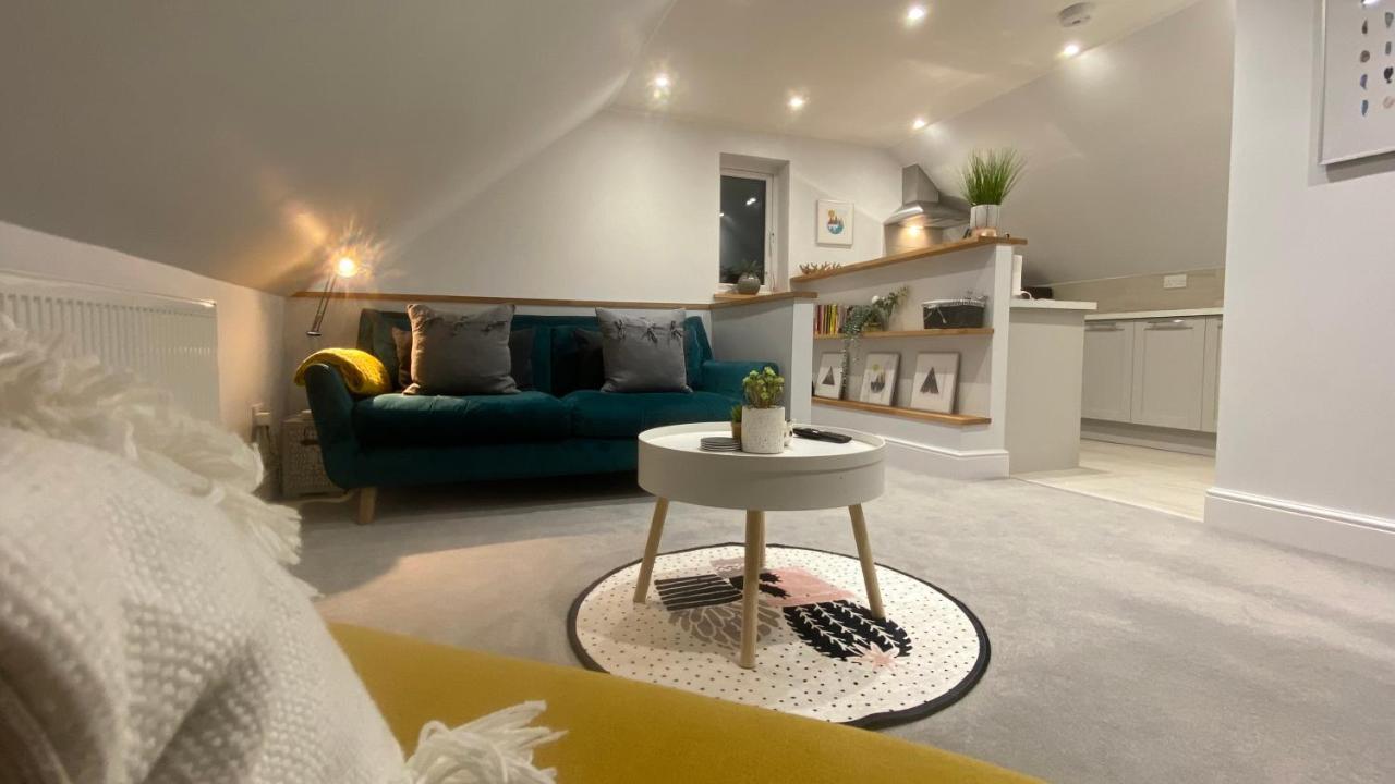 Unique Luxury Detached Apartment In Windsor That Sleeps 4 Exterior photo
