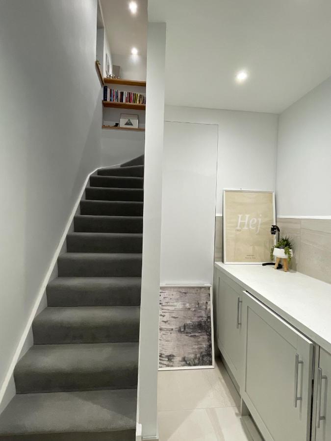 Unique Luxury Detached Apartment In Windsor That Sleeps 4 Exterior photo