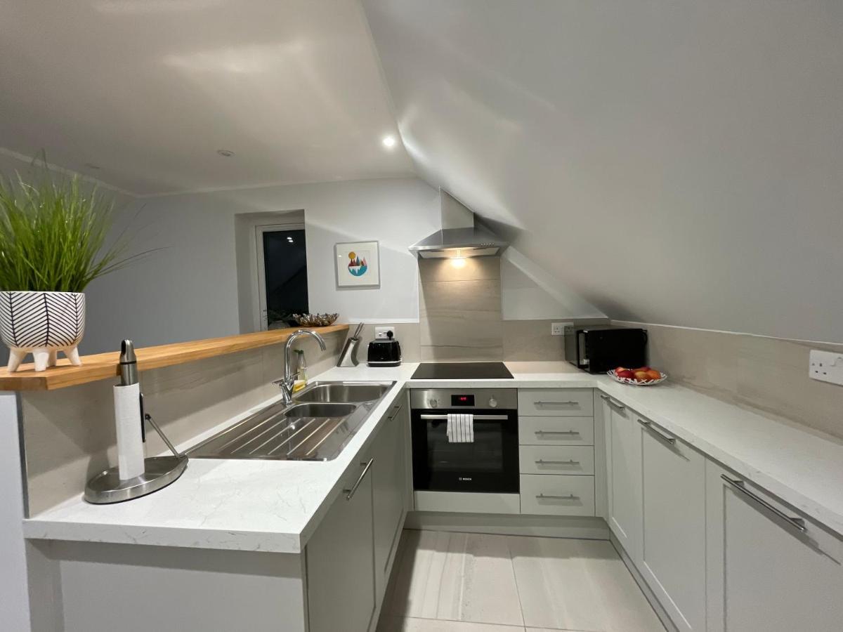 Unique Luxury Detached Apartment In Windsor That Sleeps 4 Exterior photo